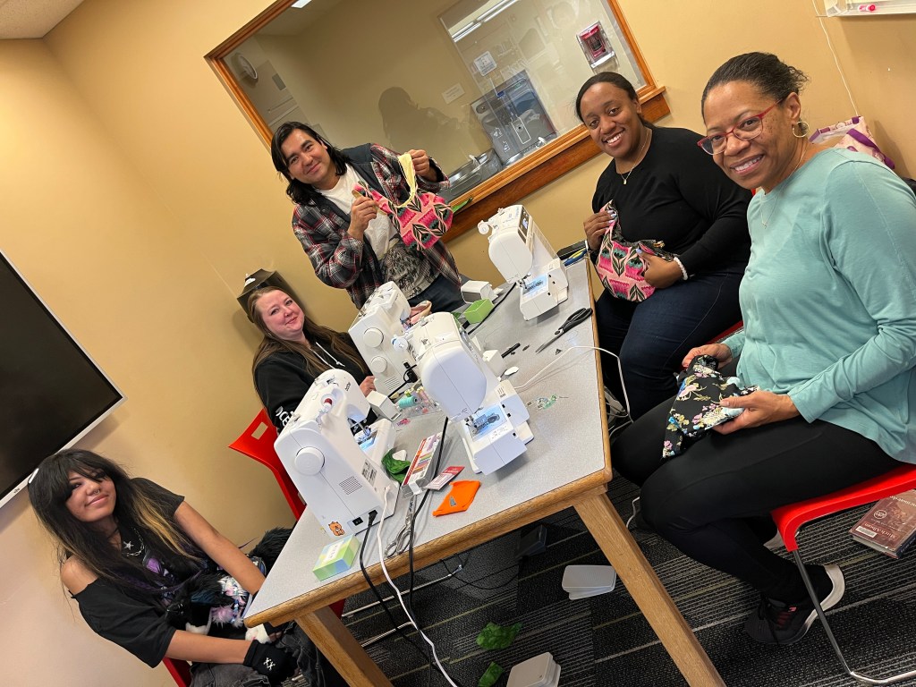 students in the knot bag class